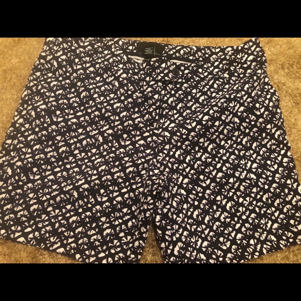 Shorts - Picture 2 of 4
